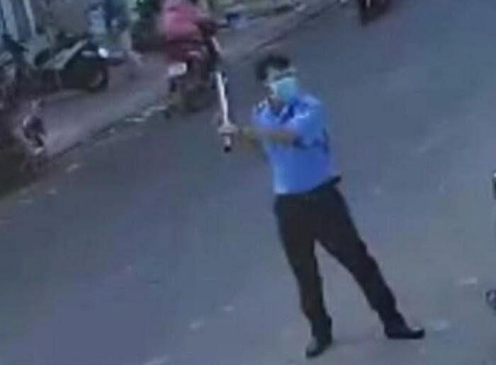 Không vào được khu phong tỏa, bảo vệ đập phá chốt