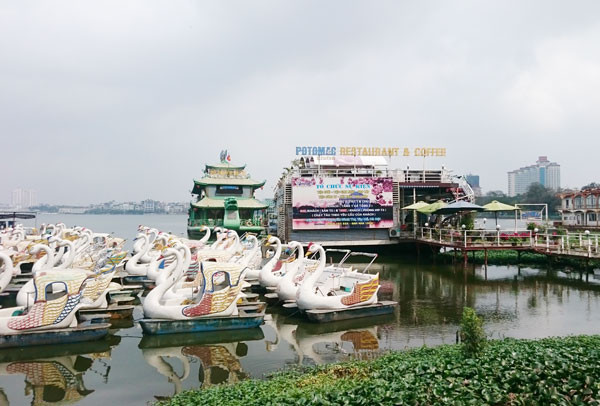 Các du thuyền, nhà nổi, công trình vi phạm vẫn tồn tại sau "lệnh" di chuyển, tháo dỡ