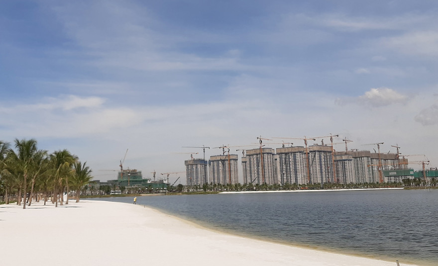 Trung tâm Hà Nội đối mặt với ô nhiễm, khói bụi, kẹt xe khiến người dân có hu hướng tìm mua nhà ở ngoài nội đô để hưởng không gian sống trong sạch