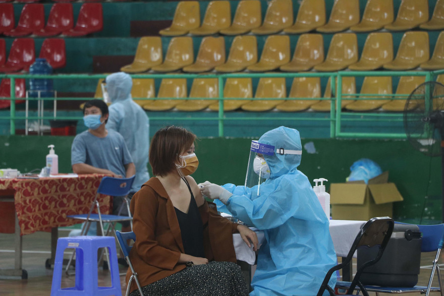 Chiều 21/7, TPHCM đã khởi động chiến dịch tiêm gần 1 triệu liều vắc xin ngừa COVID-19 cho người dân trên địa bàn trong chiến dịch tiêm chủng lần thứ 5 của Thành phố.