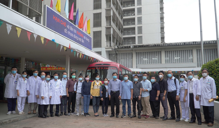 Đoàn phản ứng nhanh của Bệnh viện Chợ Rẫy lên đường đi Bắc Giang.