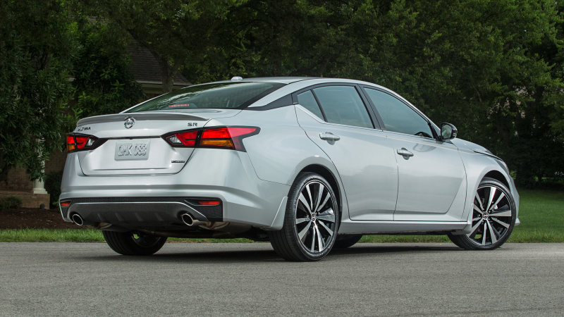 Nissan và Infiniti triệu hồi hơn 1,2 triệu xe vì lỗi camera lùi