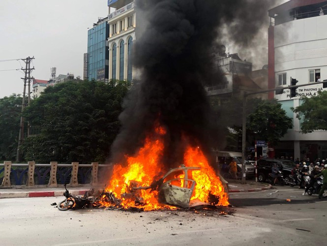 Hàng loạt xe sang gây những vụ tai nạn thương tâm