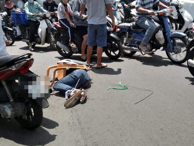 Nghi can trộm xe đâm trọng thương nhiều người dân