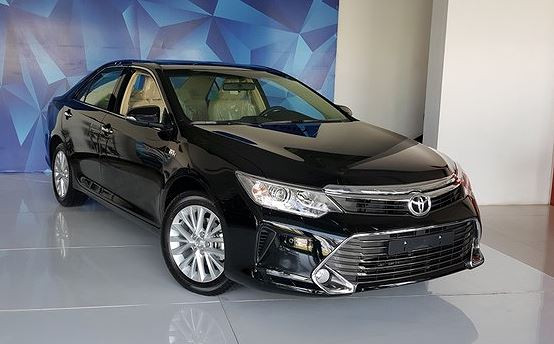 Đại lý giảm giá mạnh, đẩy hàng tồn Toyota Camry ở Việt Nam