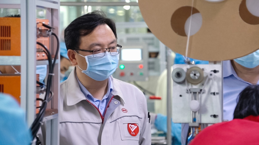 Hãng xe điện lớn nhất Trung Quốc chuyển sang sản xuất khẩu trang