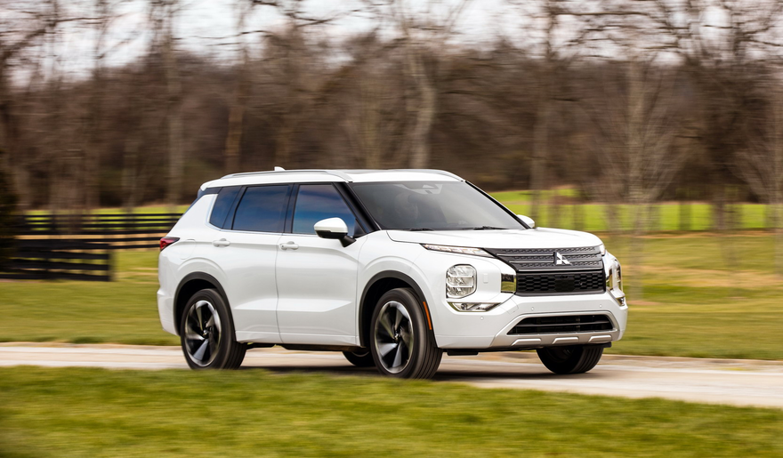 Mitsubishi Outlander thế hệ mới chính thức trình làng