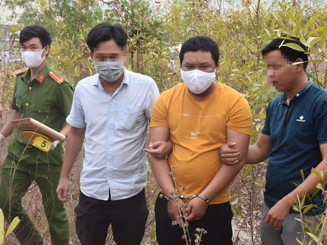 Vết máu tố kẻ sát nhân máu lạnh giết sư thầy và cô gái để cướp... 3 chiếc điện thoại