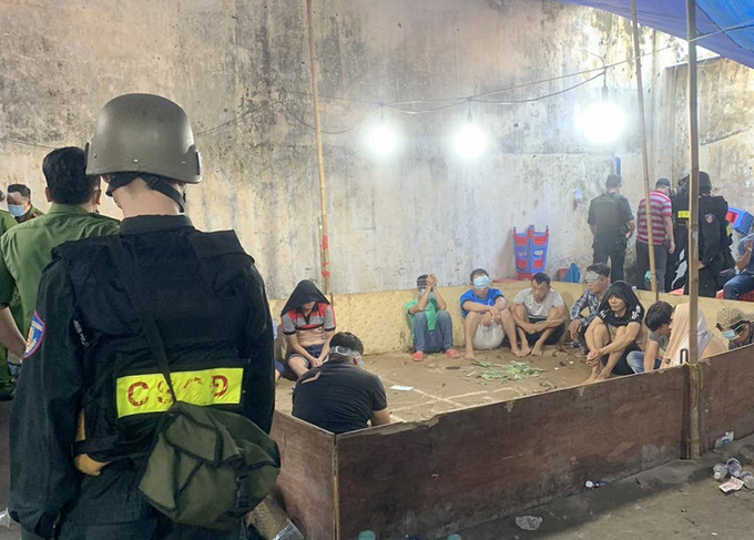 200 người bị bắt trong trường gà của "Cò". Ảnh: Công an cung cấp