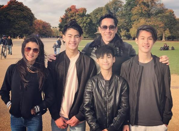 Những gia đình nổi tiếng đẹp cả nhà, 'gen trội' từ cha mẹ đến con