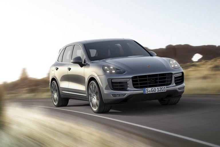 Porsche triệu hồi gần 100.000 chiếc Cayenne và Panamera