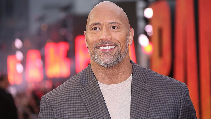 Dwayne Johnson: Từ cầu thủ bóng bầu dục thất bại đến siêu sao giàu có nhất Hollywood