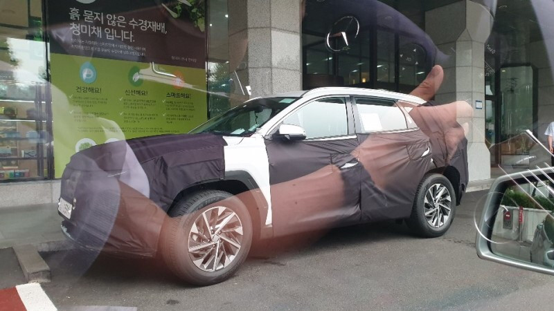 Hyundai Tucson thế hệ mới rò rỉ ảnh chạy thử