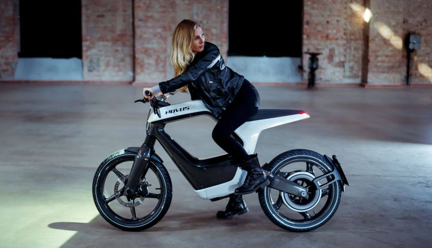 Xe máy điện kiểu dáng lạ, giá bán ngang ôtô