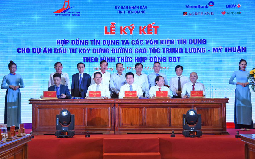 VietinBank giải ngân món vay đầu tiên vốn tín dụng dự án Trung Lương - Mỹ Thuận