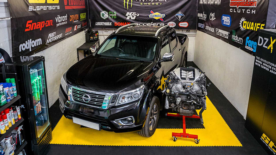 Nissan Navara 'độ' lên động cơ GT-R 1.000 mã lực