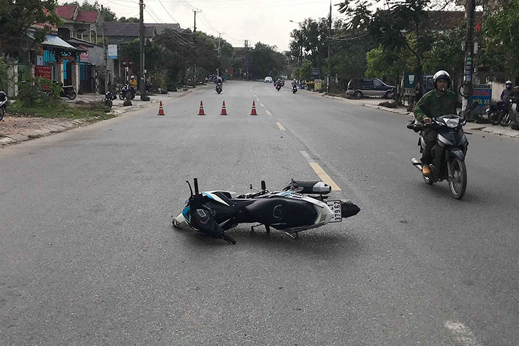 Chiếc xe máy tại hiện trường. Ảnh: Công an Đông Hà