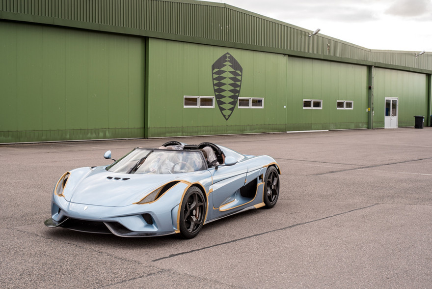 Koenigsegg 'hành hạ' siêu xe 2 triệu USD ra sao?
