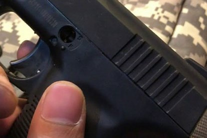 Nổ súng tại quán cà phê