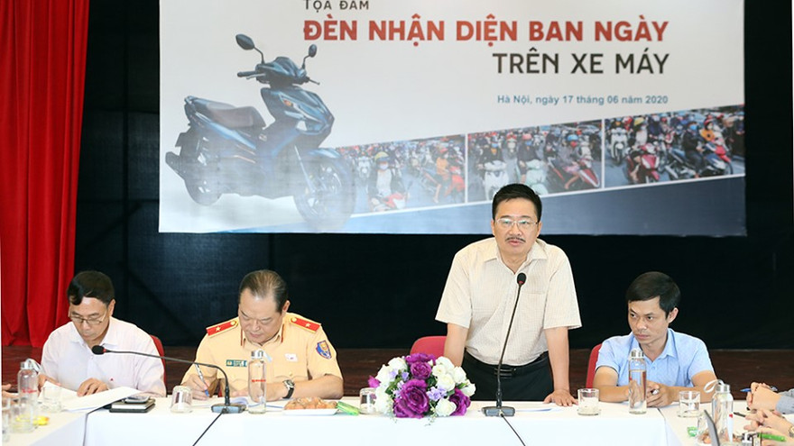 Nhiều vấn đề được làm rõ tại tọa đàm Đèn nhận diện ban ngày trên xe máy