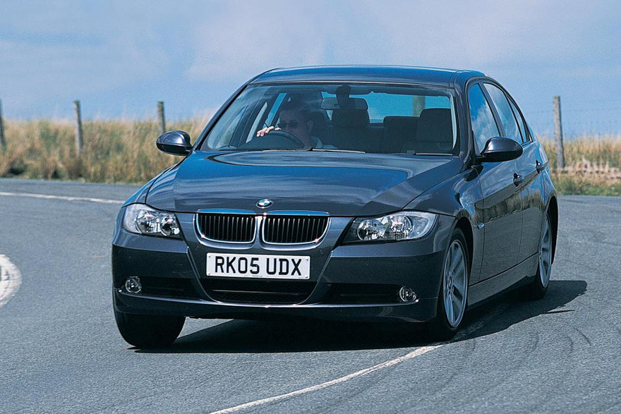 Triệu hồi hàng loạt xe sang BMW 3 Series tại Việt Nam