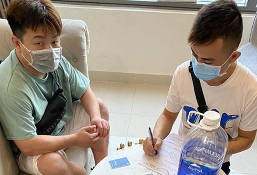 Những người nhập cảnh trái phép bị bắt.