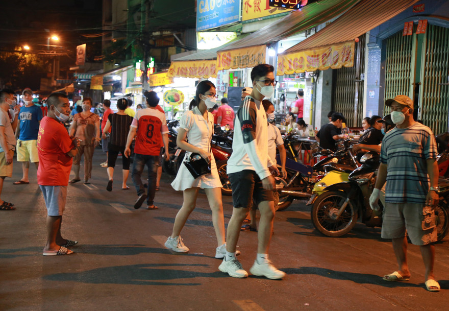 Phố sủi cảo nổi tiếng Sài Thành 'hồi sinh' sau nhiều tháng giãn cách