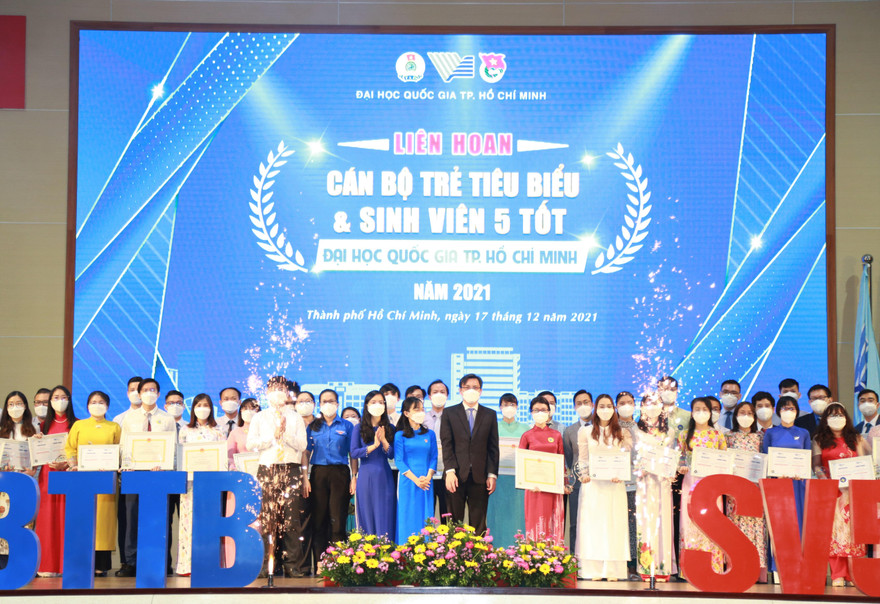 Tuyên dương 79 cán bộ trẻ tiêu biểu, 299 sinh viên 5 tốt 