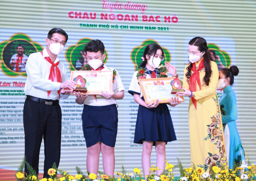 Bảo trợ dài hạn cho 45 em học sinh mồ côi do dịch COVID-19