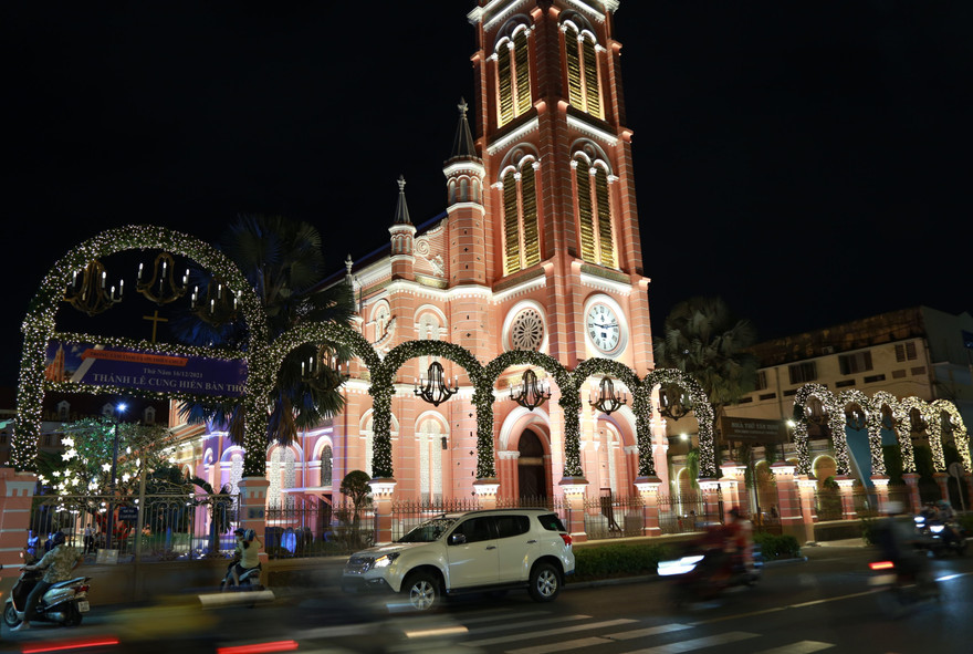 Giáo xứ ở TPHCM rực rỡ, ấm áp trước thềm Giáng sinh 