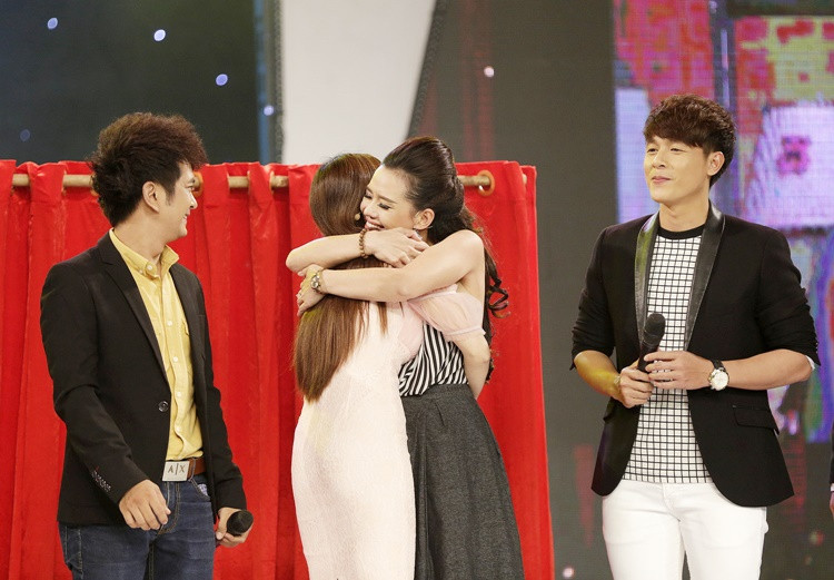 Dàn diễn viên 'Cổng mặt trời' bất ngờ hội ngộ. 