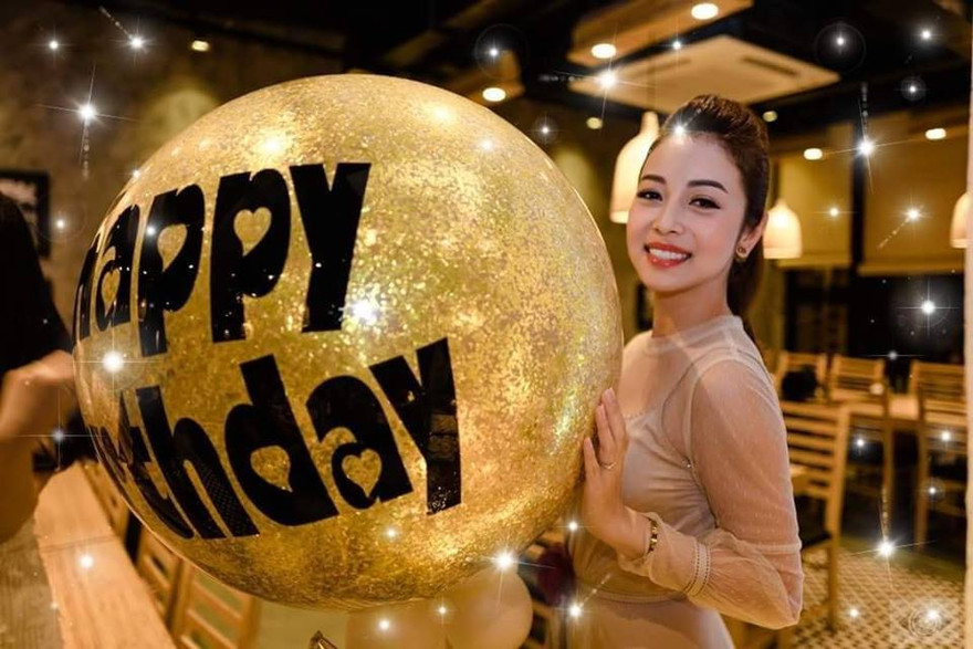 Hoa hậu Jennifer Phạm tự làm thơ mừng tuổi 33.