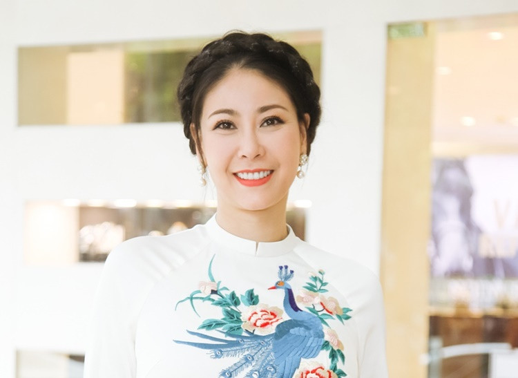 Hoa hậu Hà Kiều Anh rạng rỡ sau 26 năm đăng quang.