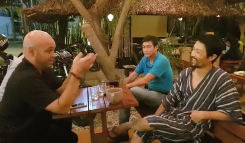 Johnny Trí Nguyễn tiếp võ sư Flores tại võ đường nhưng không đấu