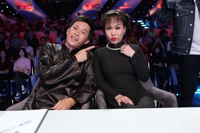 Việt Hương xưng "Người đẹp Tây Ninh" khiêu khích Việt Trinh.