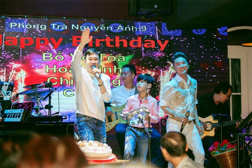 Đàm Vĩnh Hưng xuất hiện trong tiệc sinh nhật thân mật của gia đình Dương Triệu Vũ.