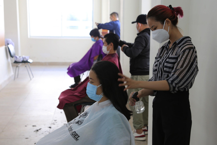 Theo lãnh đạo Bệnh viện Chợ Rẫy, sau hơn 1 tháng kể từ khi TP.HCM thực hiện giãn cách xã hội để phòng chống COVID-19, các dịch vụ không thiết yếu phải tạm dừng hoạt động. 