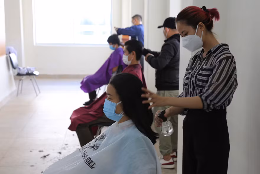 Theo lãnh đạo Bệnh viện Chợ Rẫy, sau hơn 1 tháng kể từ khi TP.HCM thực hiện giãn cách xã hội để phòng chống COVID-19, các dịch vụ không thiết yếu phải tạm dừng hoạt động. 