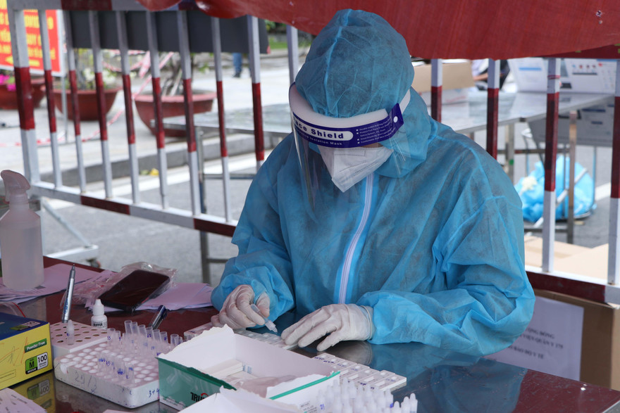 Trong vòng 24h qua, TPHCM phát hiện 710 ca mắc COVID-19.