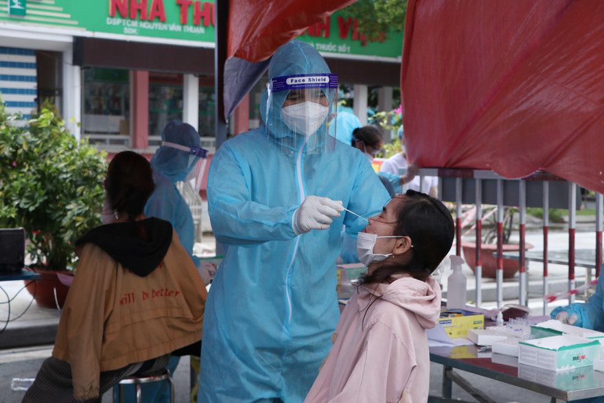 TPHCM vượt 10.000 ca bệnh COVID-19.