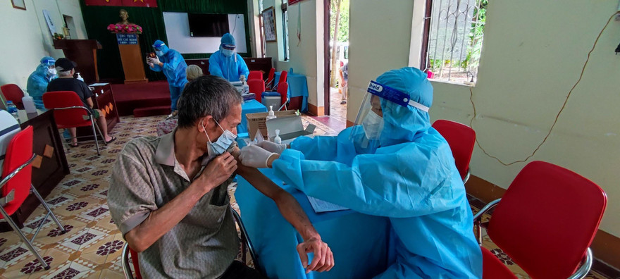 TPHCM tiêm vắc xin cho người tại các trung tâm bảo trợ xã hội