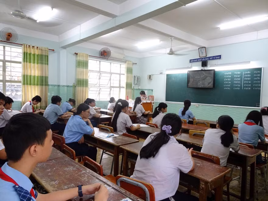 Thí sinh tham dự kỳ thi tuyển sinh lớp 10 năm học 2020- 2021