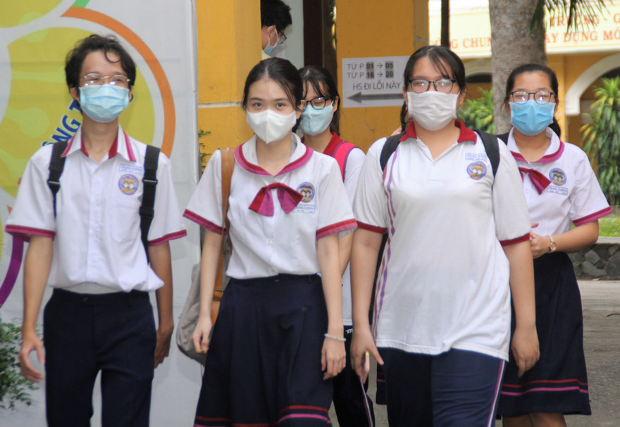 Thí sinh TPHCM rời điểm thi ngày 8/7