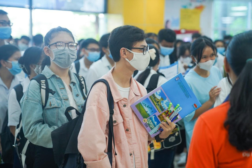 Thí sinh tham dự kỳ thi ĐGNL tại điểm thi Trường HUTECH