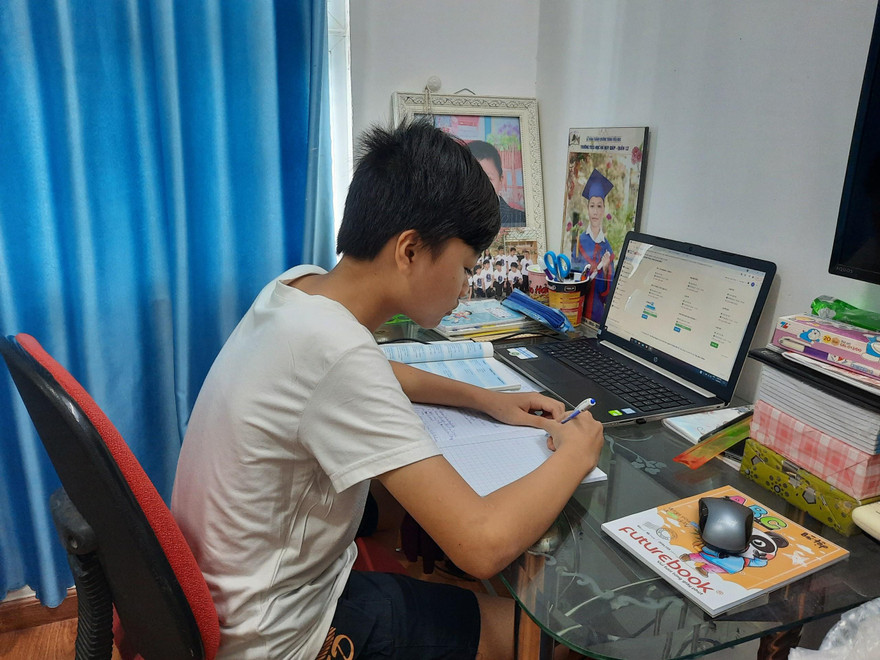 Học sinh TPHCM học trực tuyến năm học 2021- 2022