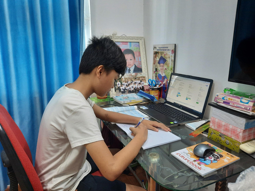 Học sinh TPHCM học trực tuyến ngày 6/9