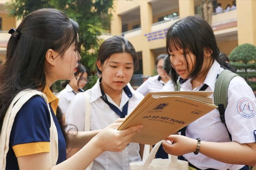 Thí sinh ở TPHCM đăng được tư vấn làm hồ sơ đăng ký xét tuyển 