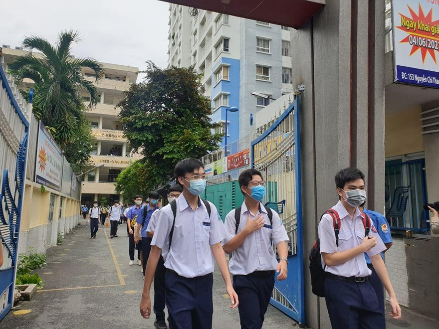 TPHCM chưa thể chốt lịch thi lớp 10 vì giãn cách xã hội thêm hai tuần
