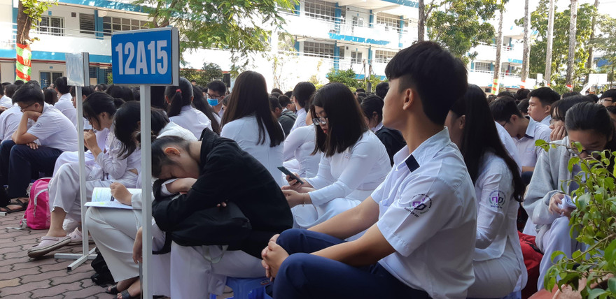 Học sinh lớp 12 ở TPHCM đang đứng trước lo lắng khi kỳ thi tốt nghiệp THPT được tổ chức ở đợt 1