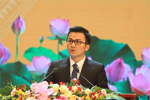 PGS.TS Trần Xuân Bách (sinh năm 1984) đại diện thế hệ trẻ phát biểu tại lễ kỷ niệm 70 năm Ngày toàn quốc kháng chiến